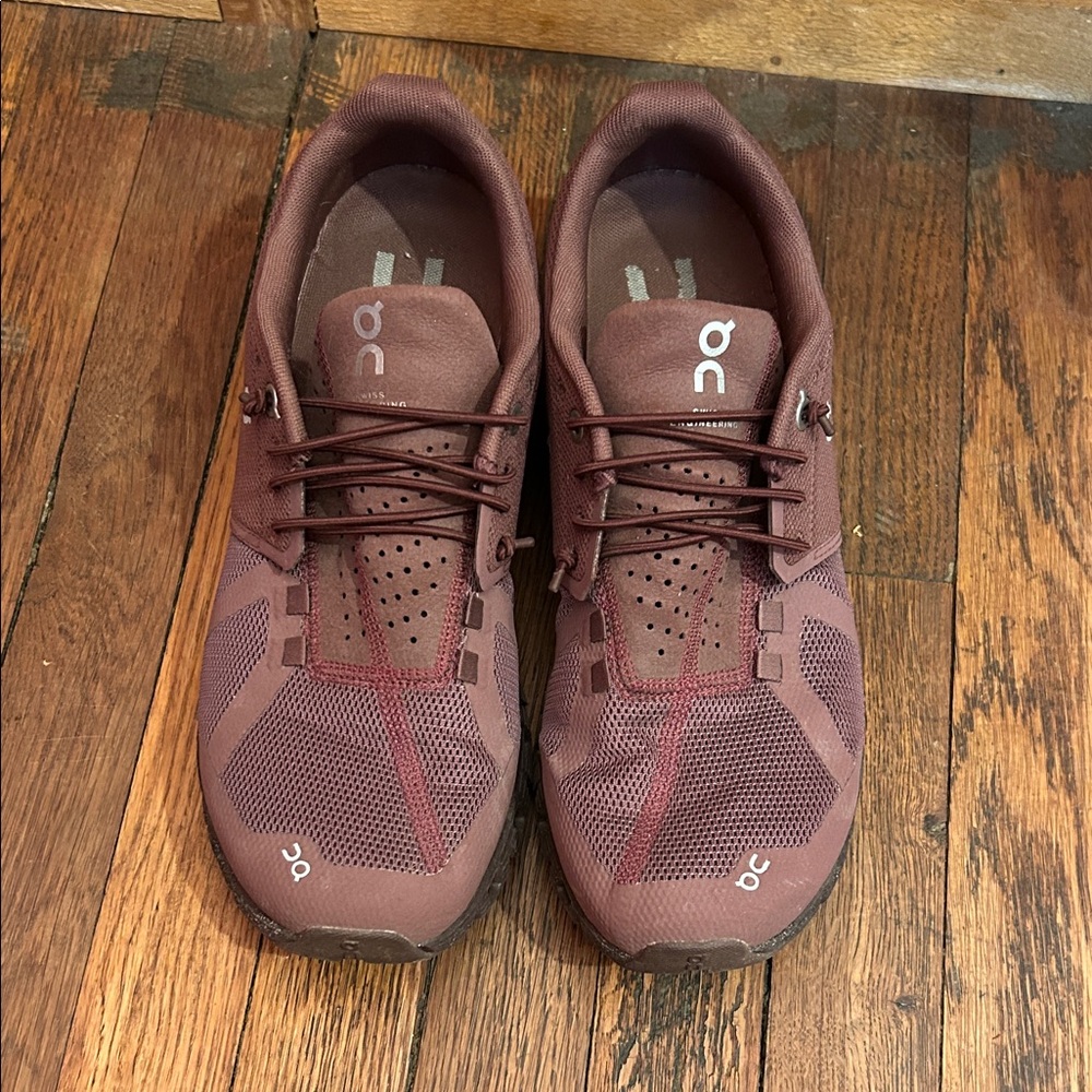 On Cloud Women’s Athletic Running Shoes in Plum - Size 10